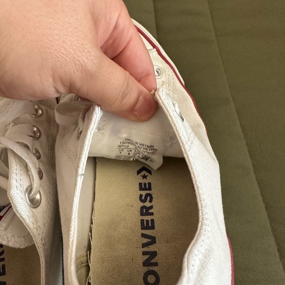 Converse - Picture 3 of 4